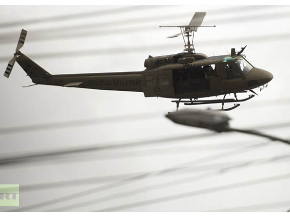 Trực thăng cũng được huy động để hỗ trợ lực lượng cảnh sát và quân đội. Trực thăng cũng được huy động để hỗ trợ lực lượng cảnh sát và quân đội