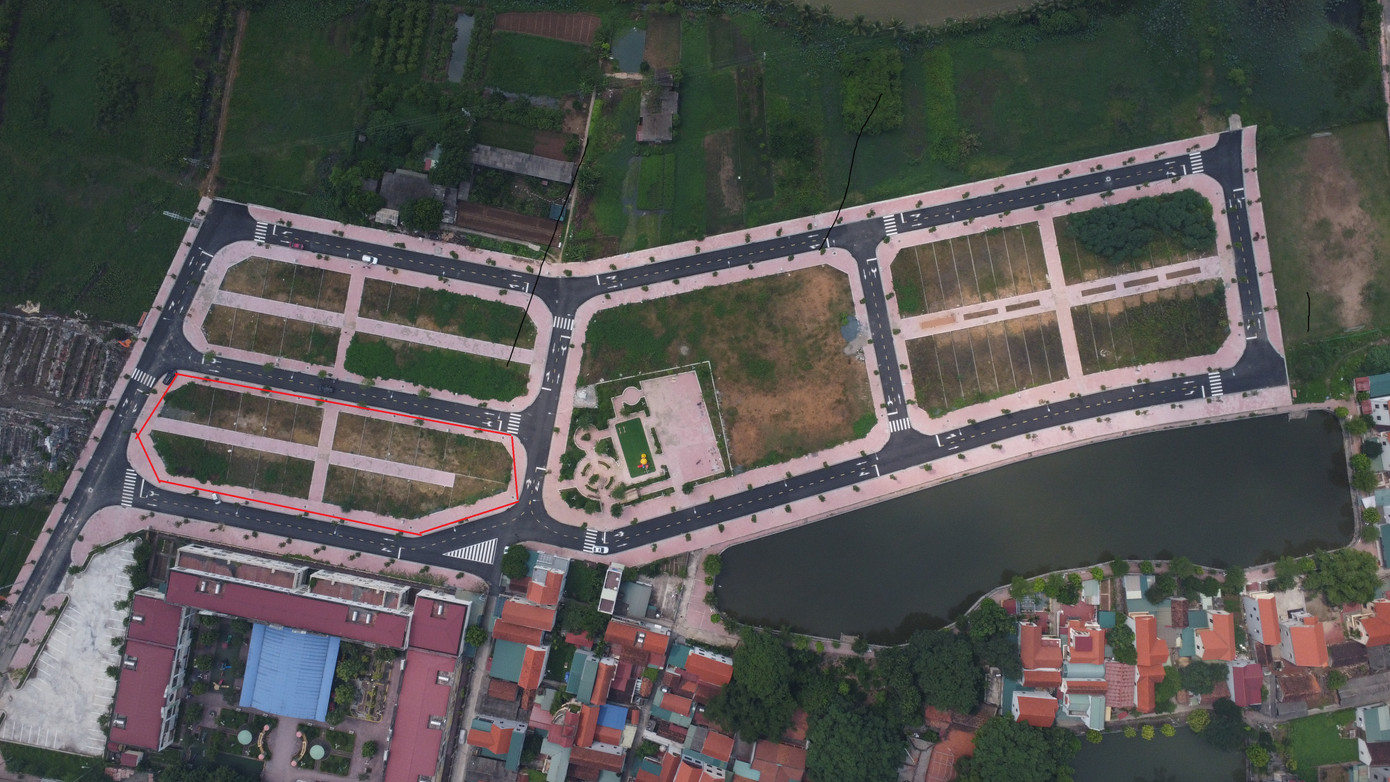 Vị trí 20 thửa đất ký hiệu LK01 và LK02 (khoanh đỏ - PV), thuộc Dự án Hạ tầng kỹ thuật đấu giá quyền sử dụng đất trên địa bàn xã Tiền Yên - xứ đồng Lòng Khúc (Hoài Đức) có trúng đấu giá cao nhất 103,3 triệu đồng/m2.