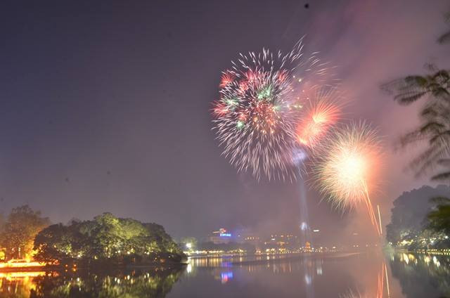 Cả nước tưng bừng đón năm mới Bính Thân 2016 ảnh 8