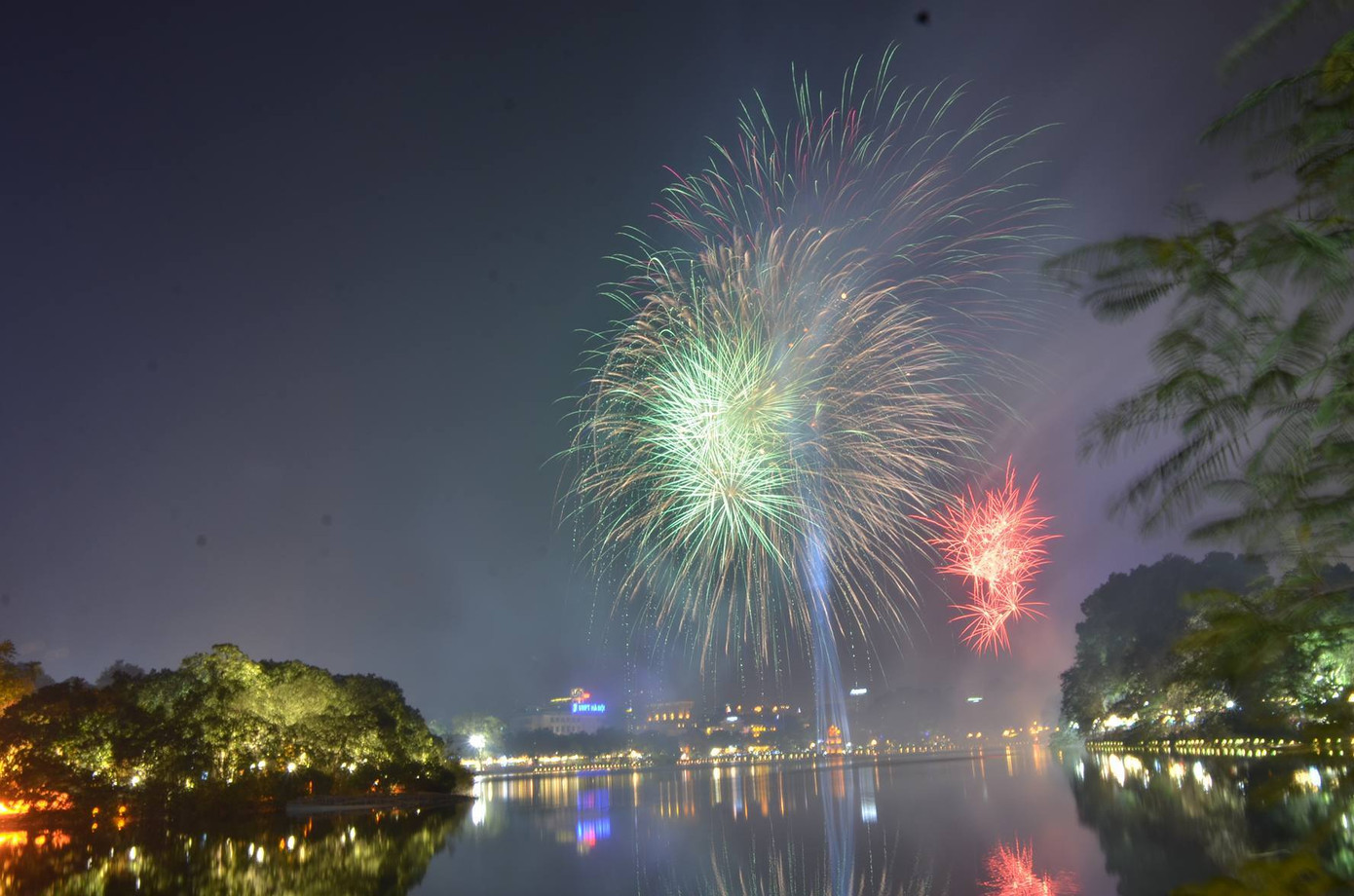 Cả nước tưng bừng đón năm mới Bính Thân 2016 ảnh 12