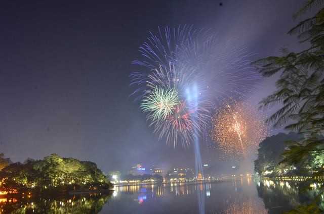 Cả nước tưng bừng đón năm mới Bính Thân 2016 ảnh 9