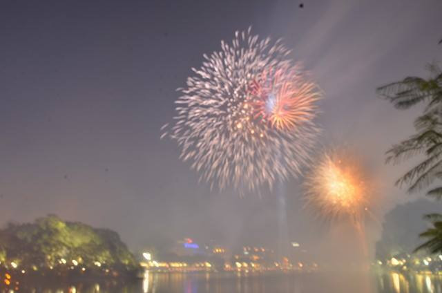 Cả nước tưng bừng đón năm mới Bính Thân 2016 ảnh 11