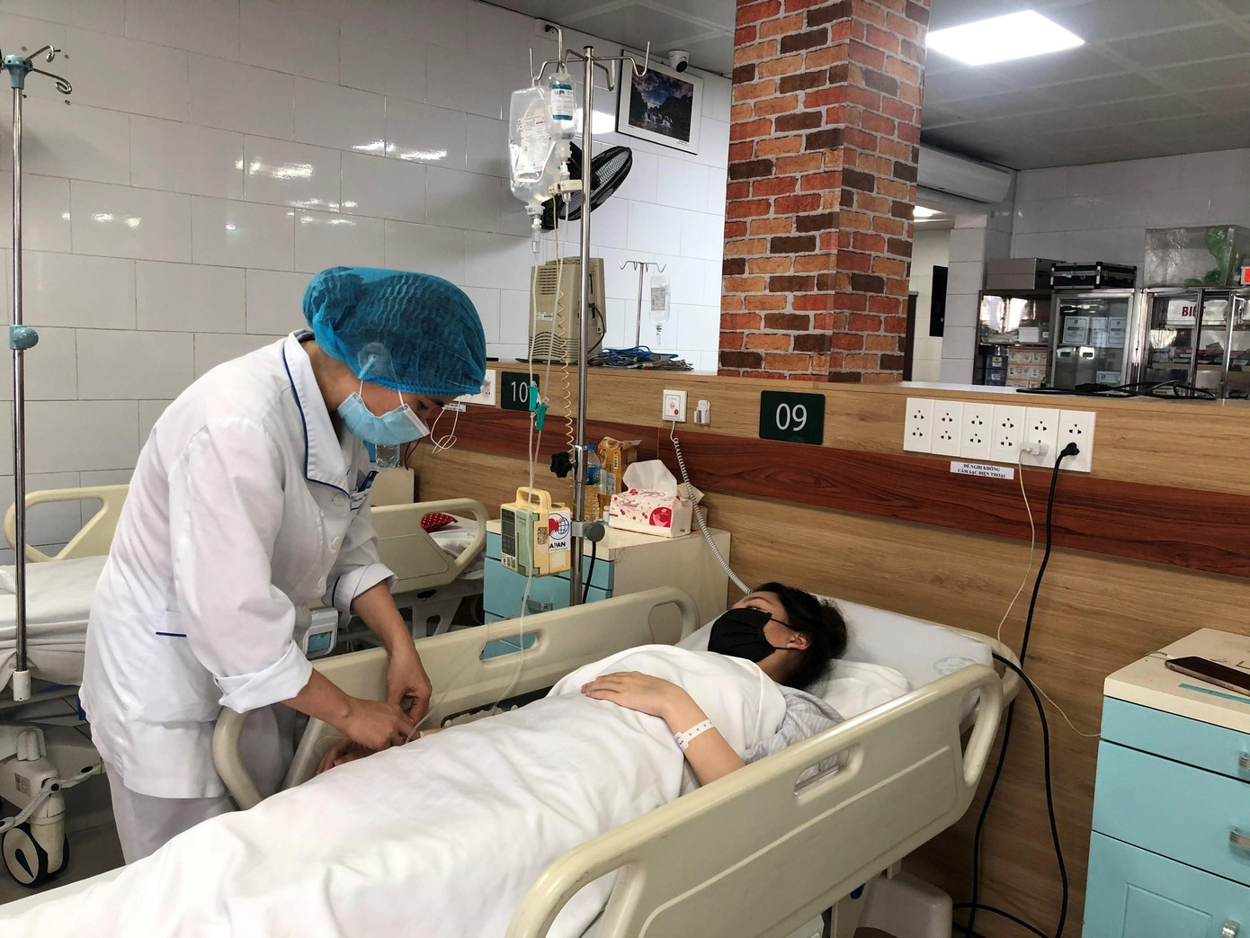 Bệnh nhân đang dùng thuốc chữa động kinh, khi dùng thêm paracetamol liều 2 gam/ngày đã dẫn tới viêm gan (Trung tâm chống độc BVBM) Bệnh nhân đang dùng thuốc chữa động kinh, khi dùng thêm paracetamol liều 2 gam/ngày đã dẫn tới viêm gan (Trung tâm chống độc BVBM)