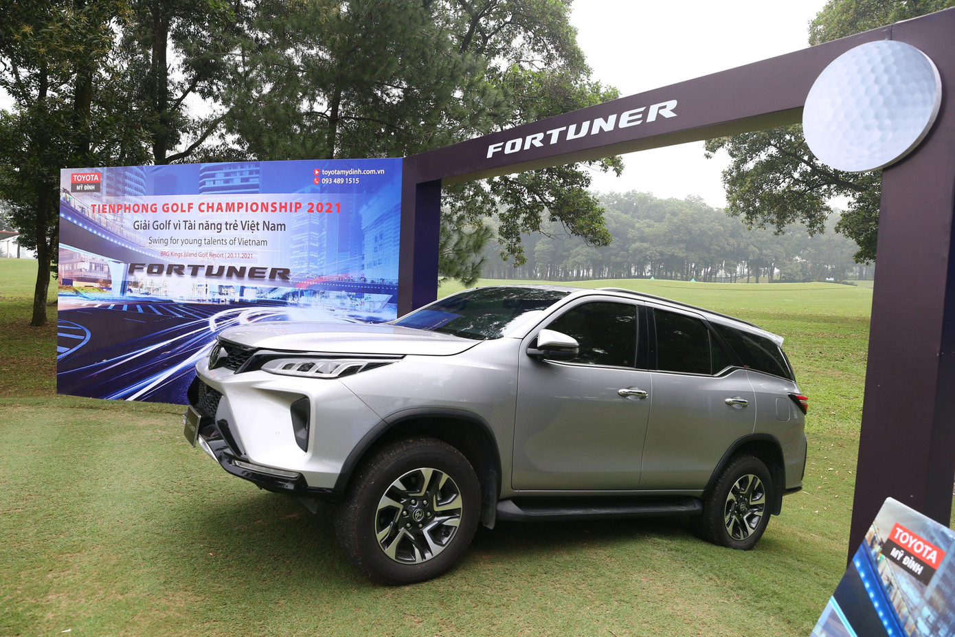 Các phiên bản Fortuner Legender làm giải thưởng HIO có mức giá từ 1,195 đến 1,434 tỷ đồng. Các phiên bản Fortuner Legender làm giải thưởng HIO có mức giá từ 1,195 đến 1,434 tỷ đồng.