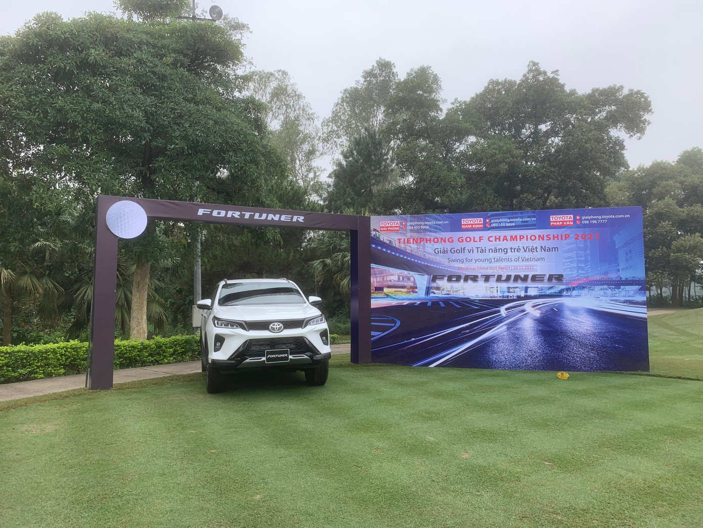 Mẫu xe có giá trị là Toyota Fortuner phiên bản Legender 2.4L và 2.8L với thiết kế hoàn toàn mới, tích hợp công nghệ Toyota Safety Sense. Mẫu xe có giá trị là Toyota Fortuner phiên bản Legender 2.4L và 2.8L với thiết kế hoàn toàn mới, tích hợp công nghệ Toyota Safety Sense.