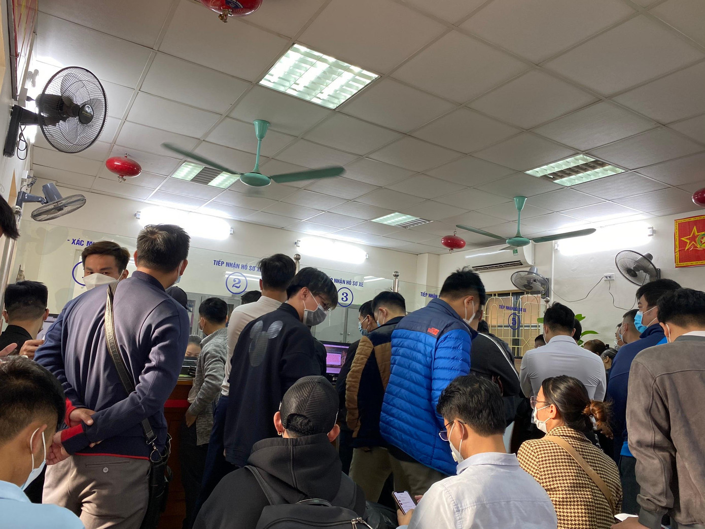 Cũng theo chia sẻ của một tư vấn bán hàng ô tô, với việc được giảm 50% lệ phí trước bạ, sức mua ô tô có thể sẽ cao trong thời gian tới, đặc biệt dịp cuối năm và trước tết Nguyên đán. Sau đó, thị trường sẽ lắng xuống và chờ đợt bùng nổ khác dịp 30/4. Cũng theo chia sẻ của một tư vấn bán hàng ô tô, với việc được giảm 50% lệ phí trước bạ, sức mua ô tô có thể sẽ cao trong thời gian tới, đặc biệt dịp cuối năm và trước tết Nguyên đán. Sau đó, thị trường sẽ lắng xuống và chờ đợt bùng nổ khác dịp 30/4.