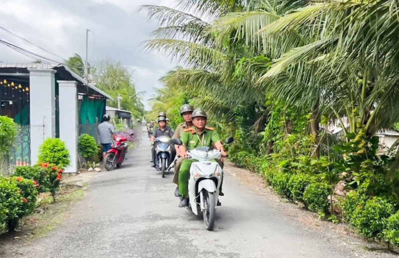 Công an xã tuần tra, đảm bảo an ninh trật tự ở cơ sở. Ảnh: CAND