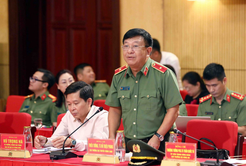 Cục trưởng Cục Truyền Thông CAND Đỗ Triệu Phong phát biểu đề dẫn tọa đàm.