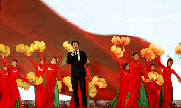 Các tiết mục ca ngợi tình yêu quê hương bất nước