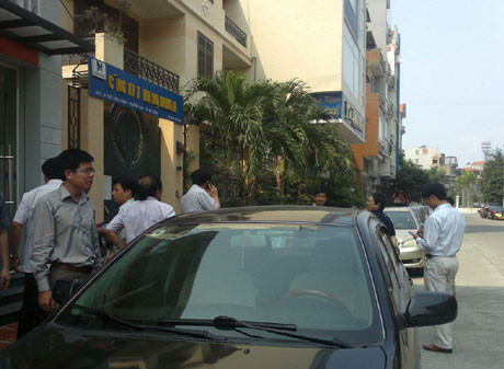 Sau khi cảm nhận được rung chấn, nhiều người dân TP Hạ Long đã ùa ra đường.