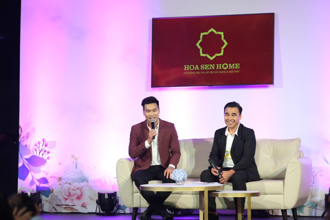 MC Quyền Linh và ca sĩ Tạ Quang Thắng MC Quyền Linh và ca sĩ Tạ Quang Thắng