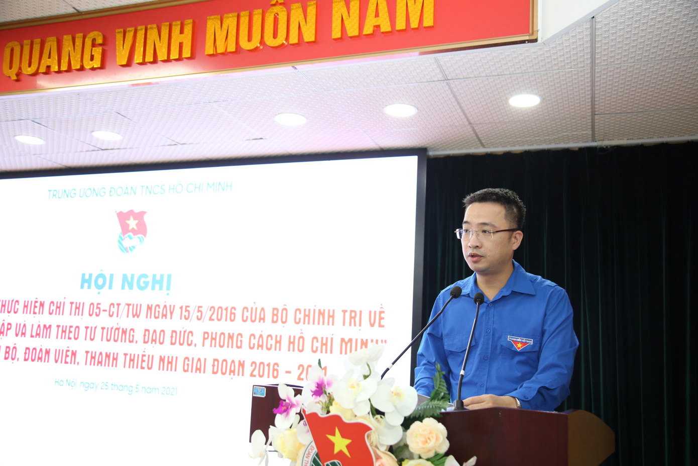 Anh Nguyễn Tường Lâm, Bí thư T.Ư Đoàn, Phó Chủ tịch thường trực T.Ư Hội LHT Việt Nam báo cáo sơ kết Anh Nguyễn Tường Lâm, Bí thư T.Ư Đoàn, Phó Chủ tịch thường trực T.Ư Hội LHT Việt Nam báo cáo sơ kết