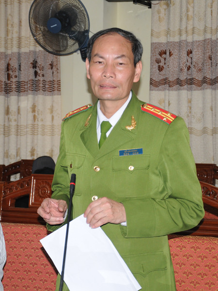 Đại tá Đỗ Văn Hoành – Phó Giám đốc Công an tỉnh Vĩnh Phúc trao đổi với báo chí chiều 18-3. Ảnh: Tuấn Nguyễn