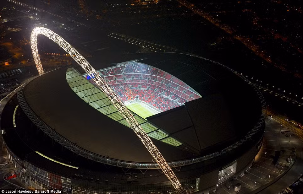 Sân vận động Wembley, tây bắc London.