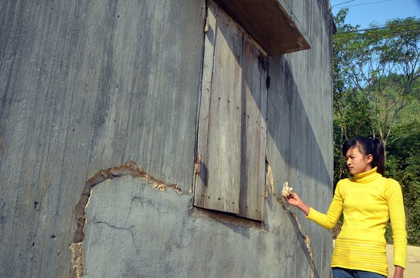 10 video ‘hot’: Nổ mìn phá đá khiến hàng loạt nhà dân nứt toác ảnh 1