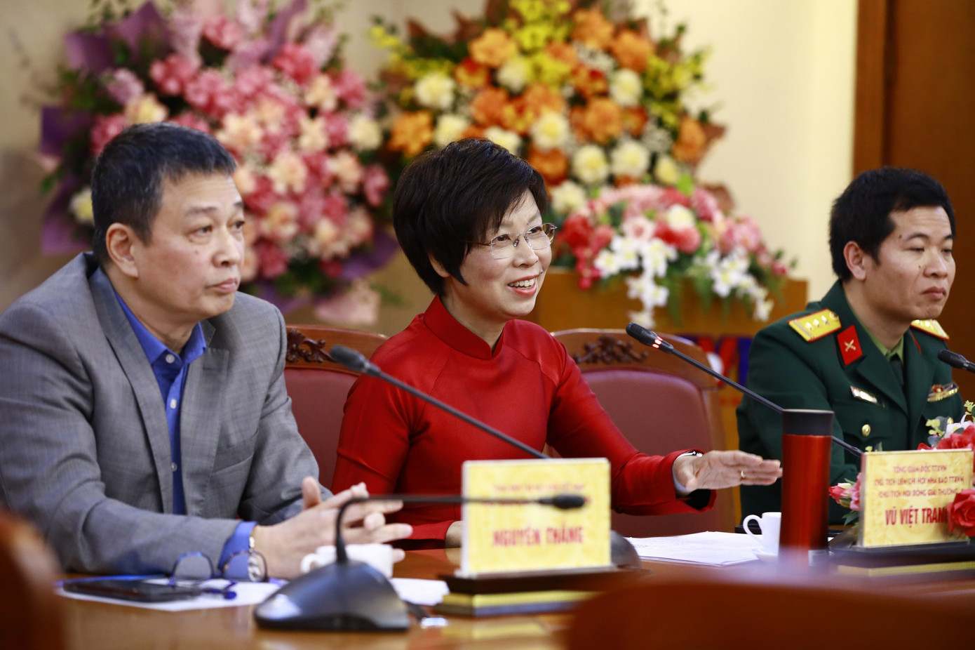 Các đại biểu thực hiện nghi thức phát động giải thưởng. Ảnh: An Thành Đạt