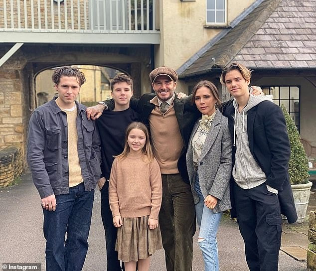 Gia đình Beckham dành nhiều thời gian nghỉ dưỡng ở biệt thự Cotswold. Ảnh: IG. Gia đình Beckham dành nhiều thời gian nghỉ dưỡng ở biệt thự Cotswold. Ảnh: IG.