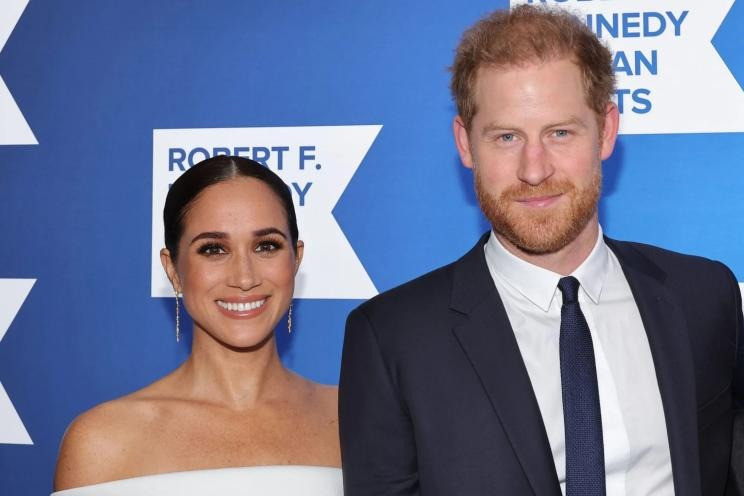Harry & Meghan bị trượt đề cử Emmy nhưng có được sự công nhận từ Giải thưởng Nhà phê bình Hollywood. Ảnh: Getty Images. Harry & Meghan bị trượt đề cử Emmy nhưng có được sự công nhận từ Giải thưởng Nhà phê bình Hollywood. Ảnh: Getty Images.