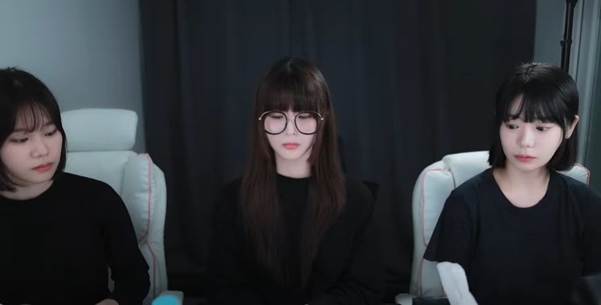 Jang Joo, Si Ra và Woo Yo mở livestream tố cáo CEO công ty quản lý tấn công tình dục.