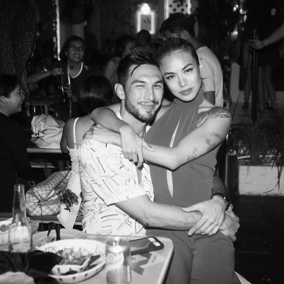 Theo một báo cáo của Inquirer năm 2016, Samantha đã đính hôn với cầu thủ bóng đá Philippines gốc Mỹ Anton del Rosario (SN 1981). Anh từng góp mặt trong đội tuyển quốc gia Philippines từ năm 2004 đến năm 2018. Hiện, anh là đồng sáng lập kiêm đồng sở hữu câu lạc bộ Maharlika Manila. Rosario mô tả mối tình lãng mạn với vị hôn thê xinh đẹp là &quot;yêu từ cái nhìn đầu tiên&quot;. Anh kiên trì theo đuổi Samantha khoảng 1 năm rưỡi sau khi tình cờ gặp nhau tại quán bar Fiama ở Makati (Philippines).