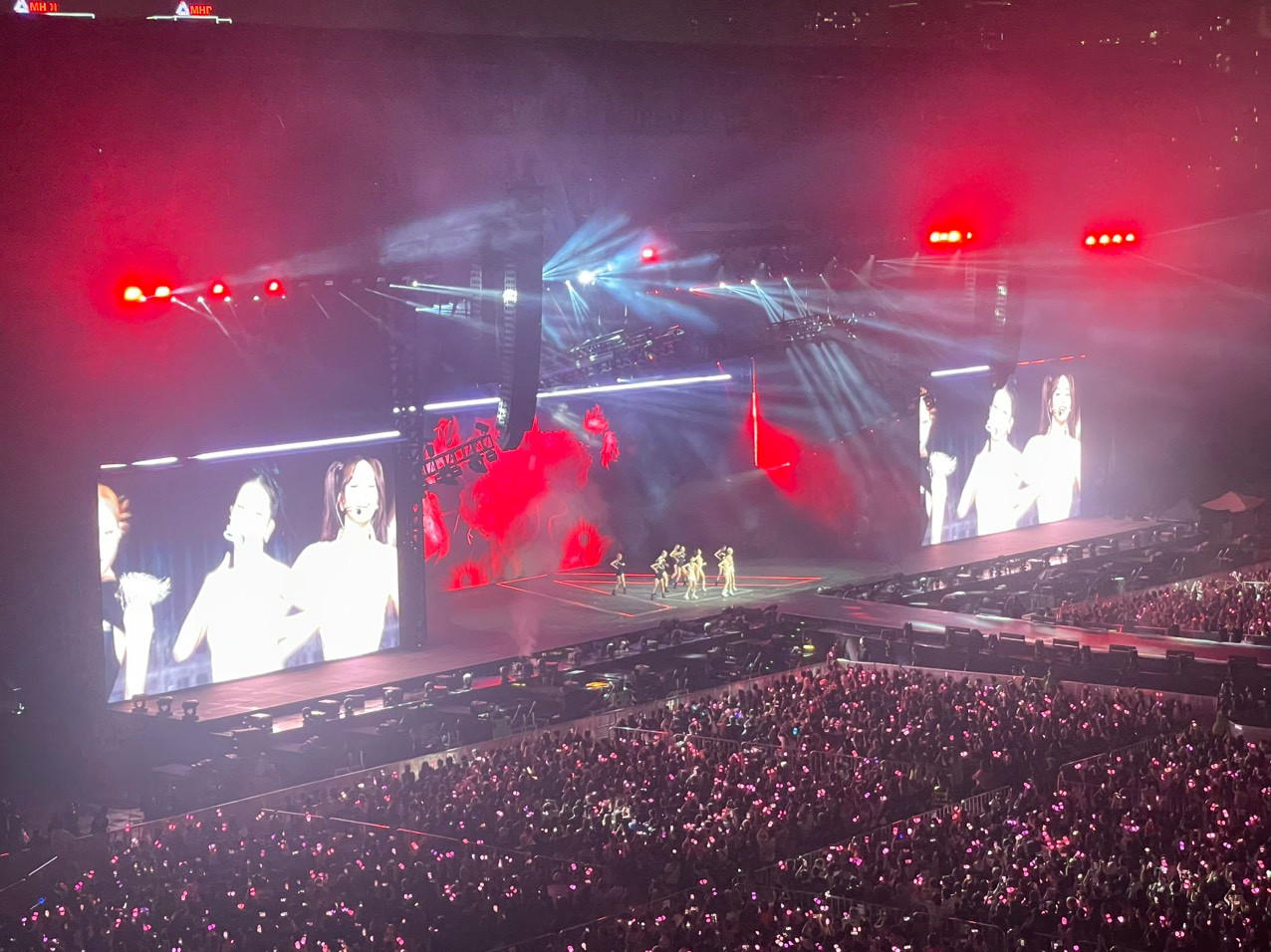 Sau thời gian dài chờ đợi, cuối cùng BlackPink, cũng xuất hiện trên sân khấu Sau thời gian dài chờ đợi, cuối cùng BlackPink, cũng xuất hiện trên sân khấu