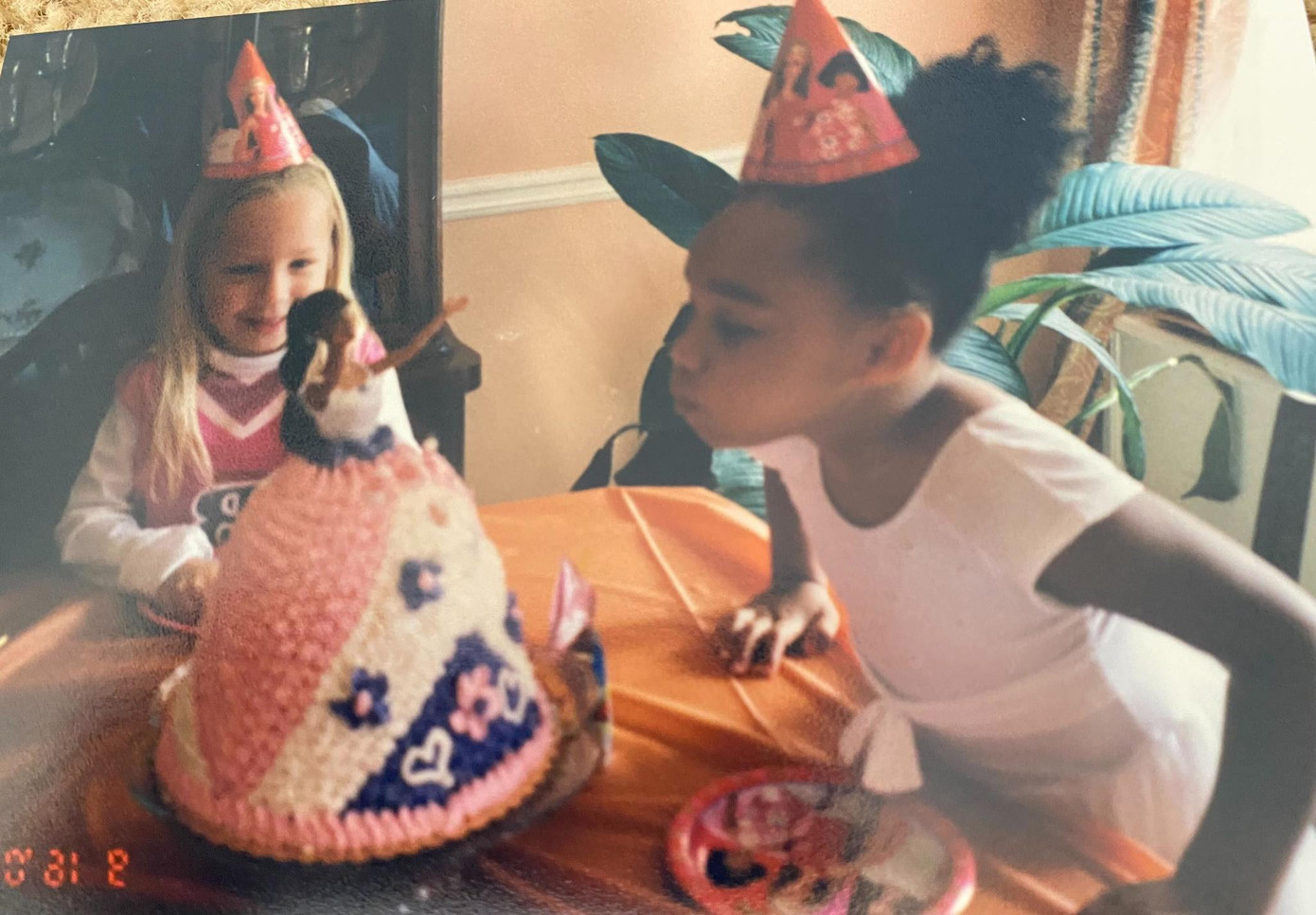 Barbie là niềm mơ ước của các bé gái, đồng thời tạo ra nỗi ám ảnh về ngoại hình. Ảnh: IG.