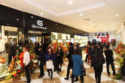 … cùng vương quốc Ẩm thực hấp dẫn rộng 15.000m2 với gần 90 gian hàng hội tụ hương vị ẩm thực bốn phương… 