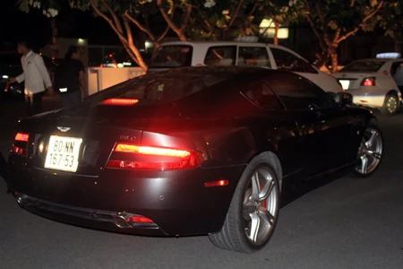 Cận cảnh chiếc siêu xe thể thao Aston Martin DB9 của Vũ Thu Phương