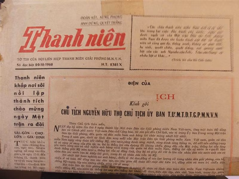 Trang nhất của một tờ tin “Thanh niên” còn được lưu giữ. Ảnh: Tuấn Minh