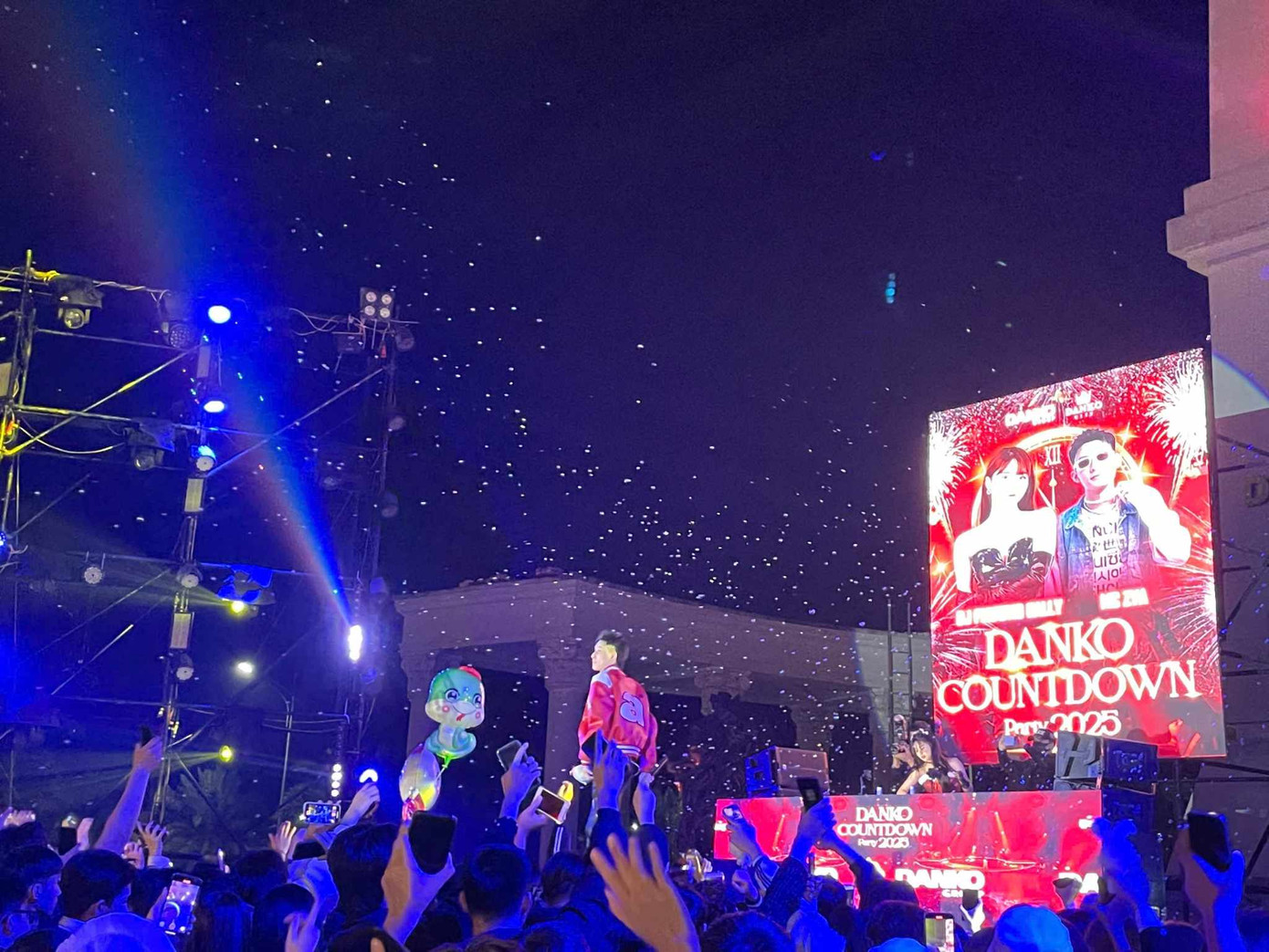 Người dân Thái Nguyên hào hứng với những hoạt động văn hoá nghệ thuật chào đón năm mới 2025. Ảnh: Nguyễn Hân - Vân Anh Người dân Thái Nguyên hào hứng với những hoạt động văn hoá nghệ thuật chào đón năm mới 2025. Ảnh: Nguyễn Hân - Vân Anh