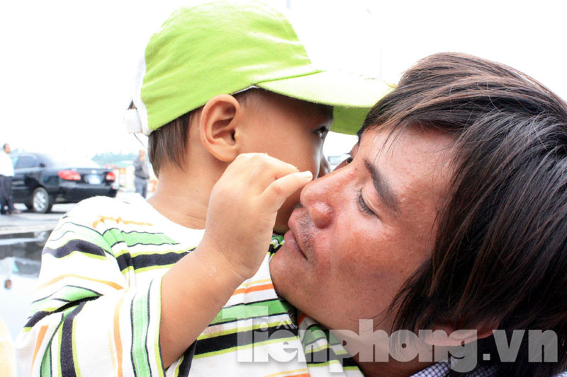 Ngư dân Dương Dũng cùng con trai