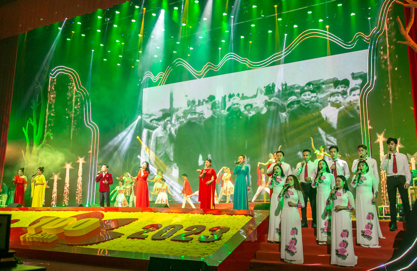 Chương trình nghệ thuật tại lễ kỷ niệm là những ca khúc về đường Trường Sơn huyền thoại Chương trình nghệ thuật tại lễ kỷ niệm là những ca khúc về đường Trường Sơn huyền thoại