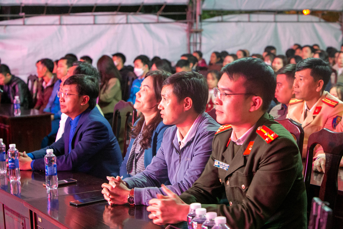 Đông đảo người dân tham dự ủng hộ chương trình Đông đảo người dân tham dự ủng hộ chương trình