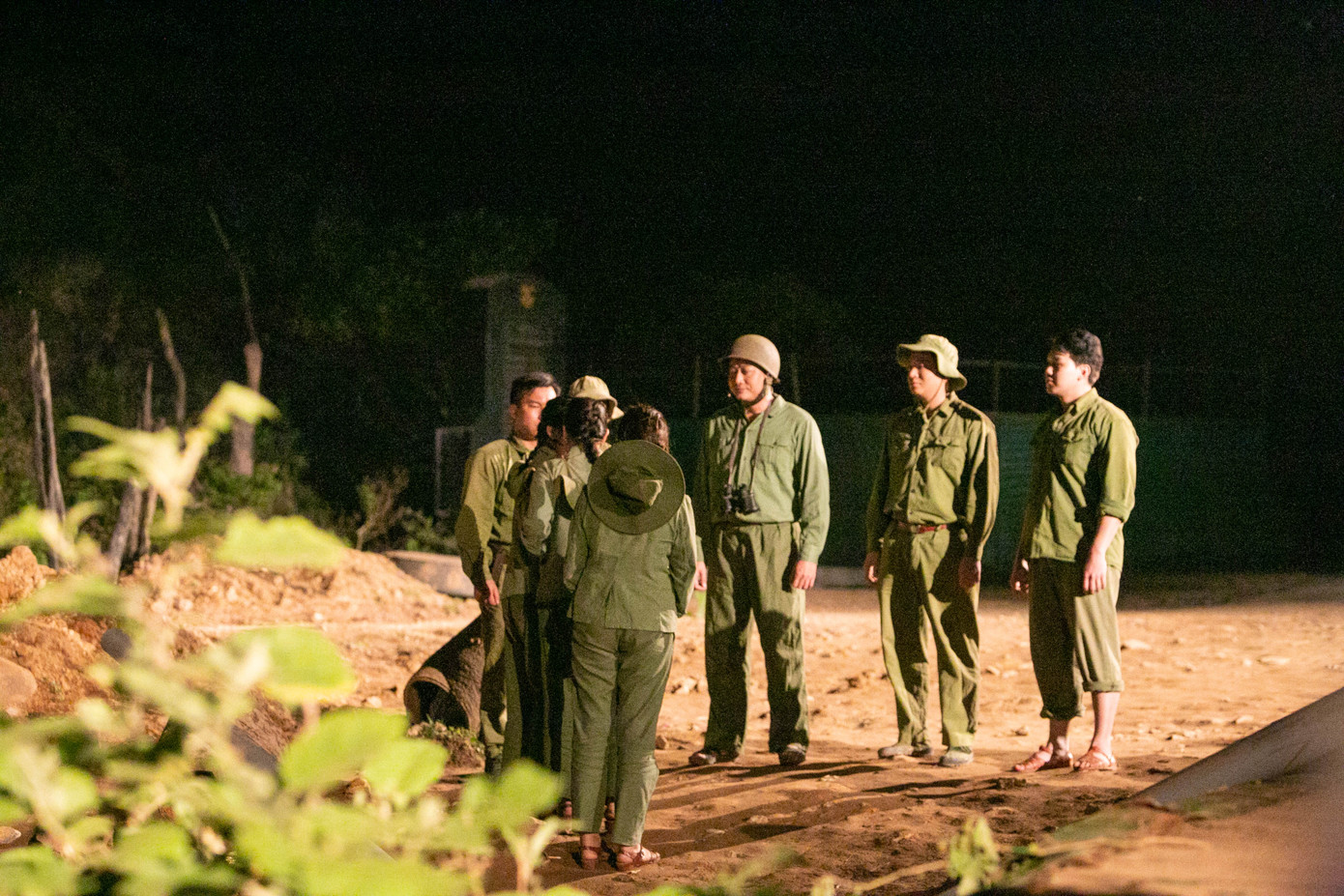 Hình ảnh Trung tướng Đồng Sỹ Nguyên có mặt ở chiến trường.