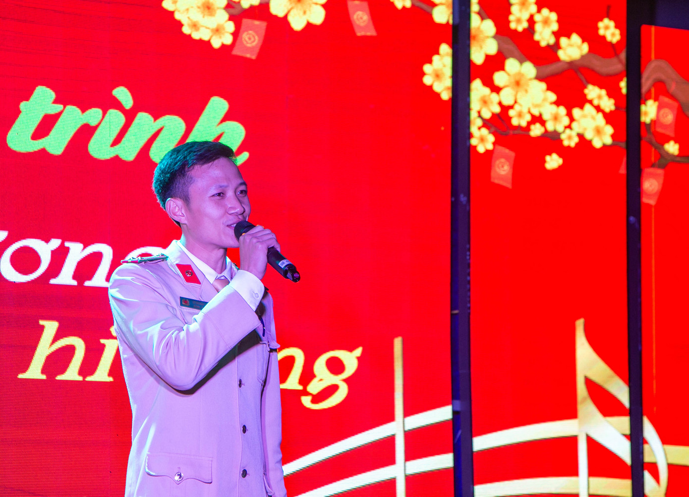 Những tiết mục văn nghệ "cây nhà lá vườn" được các đoàn viên Công an huyện thể hiện tại chương trình Những tiết mục văn nghệ "cây nhà lá vườn" được các đoàn viên Công an huyện thể hiện tại chương trình