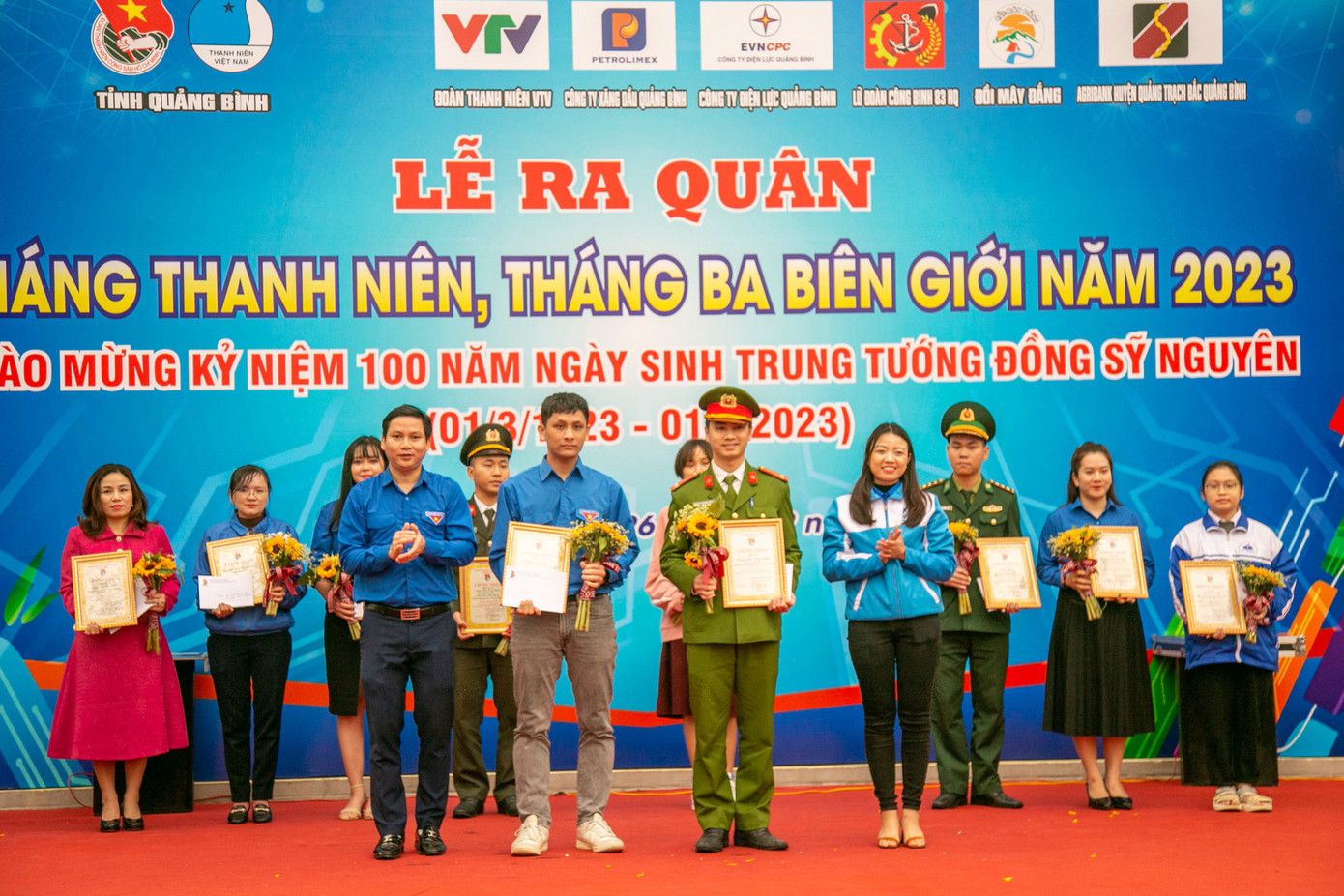 Trao giải Cuộc thi sáng tác infographic về Trung tướng Đồng Sỹ Nguyên - Vị tướng huyền thoại.