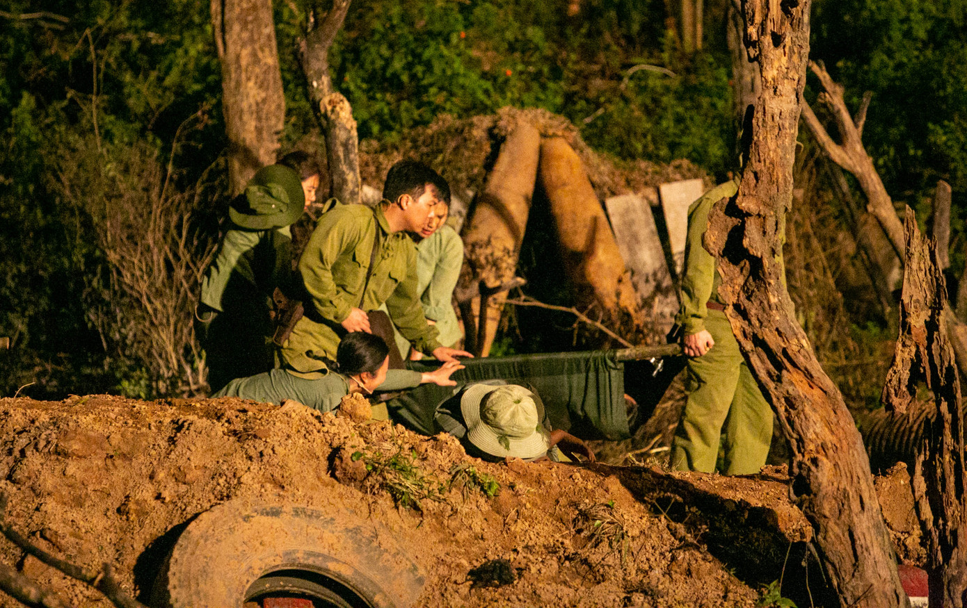 Sự hy sinh cao cả của những TNXP trên các cung đường chiến lược.