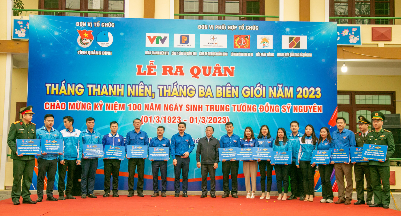 Các đơn vị tiếp nhận công trình trong lễ ra quân tháng thanh niên, Tháng Ba biên giới năm 2023