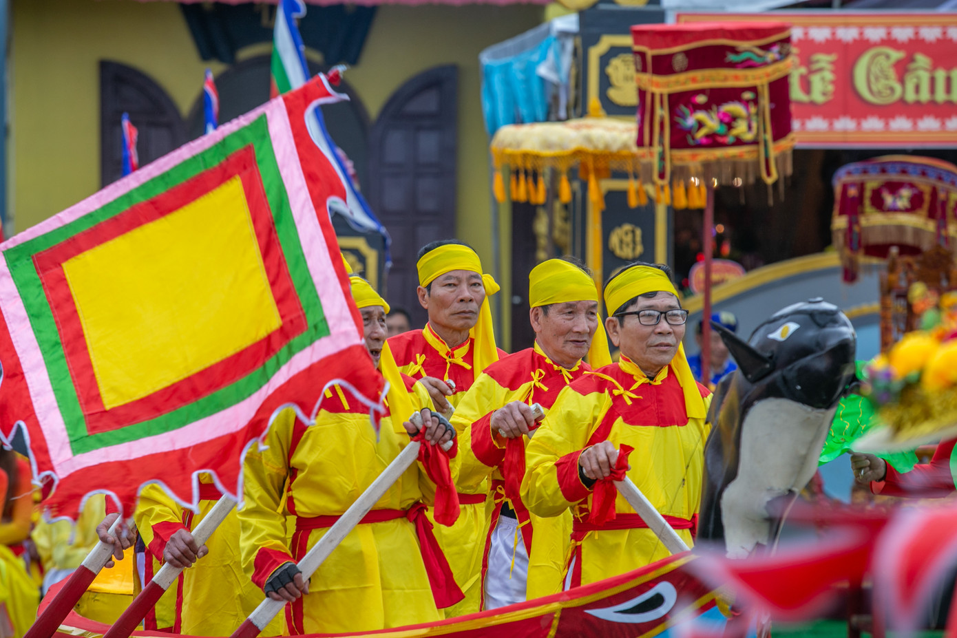 Múa Bông chèo Cạn, nét văn hoá đặc trưng của ngư dân vùng biển Quảng Bình. Múa Bông chèo Cạn, nét văn hoá đặc trưng của ngư dân vùng biển Quảng Bình.