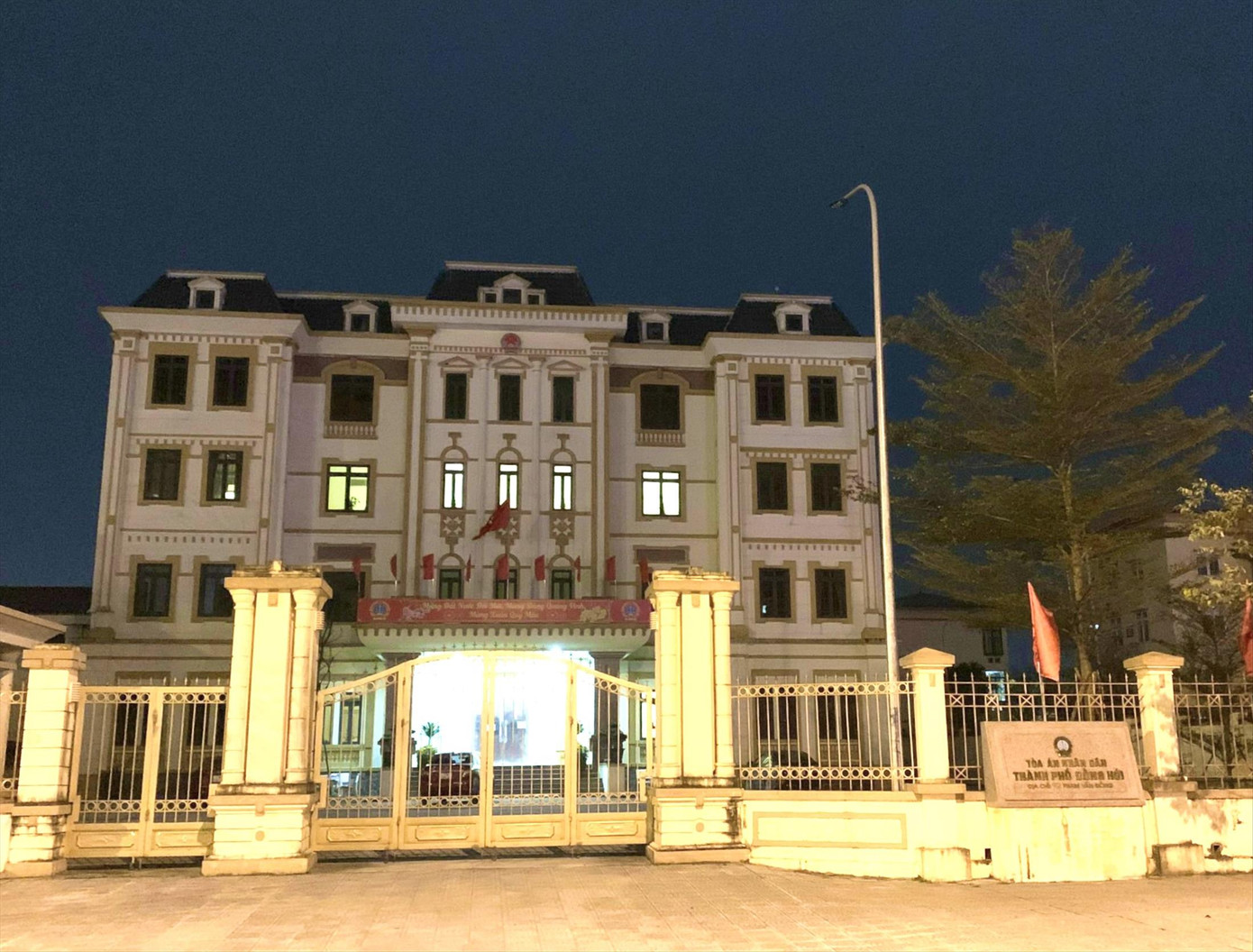 Trụ sở nơi ông S. làm việc Trụ sở nơi ông S. làm việc