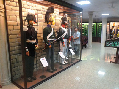 Ảnh 1,2,3,4 - Hiện vật ở bảo tàng. Ảnh: PV