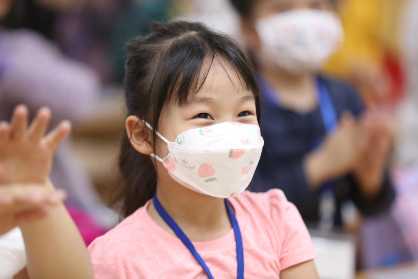 Hơn 1 triệu học sinh Thủ đô đến trường: Dậy từ tờ mờ sáng, mua hoa tươi trưng lớp ảnh 41 Hơn 1 triệu học sinh Thủ đô đến trường: Dậy từ tờ mờ sáng, mua hoa tươi trưng lớp ảnh 41