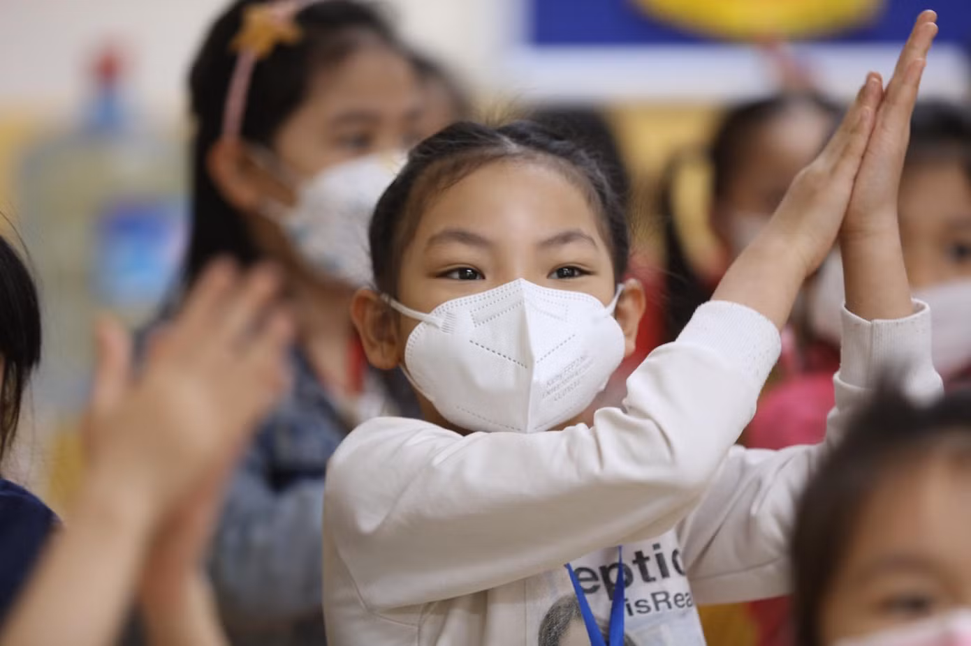 Hơn 1 triệu học sinh Thủ đô đến trường: Dậy từ tờ mờ sáng, mua hoa tươi trưng lớp ảnh 40