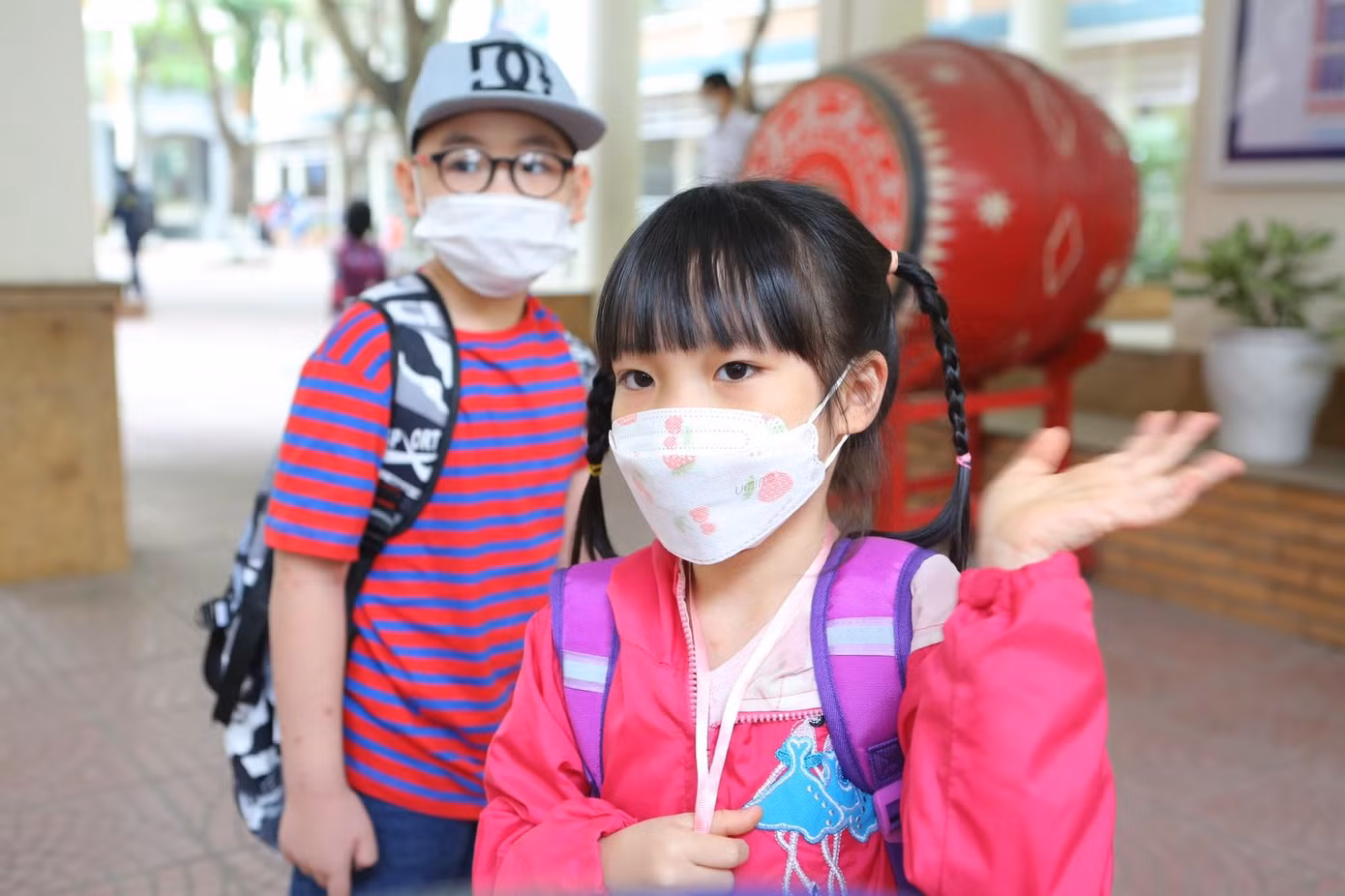 Hơn 1 triệu học sinh Thủ đô đến trường: Dậy từ tờ mờ sáng, mua hoa tươi trưng lớp ảnh 37