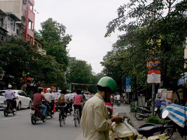 Trên phố Huế