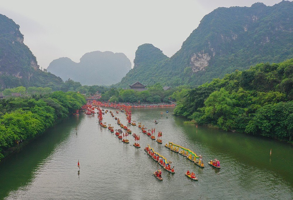 Cảnh non nước hữu tình tại Tràng An. Cảnh non nước hữu tình tại Tràng An.