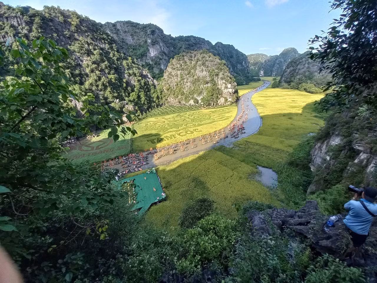 Cánh đồng Tam Cốc nhìn từ trên cao.