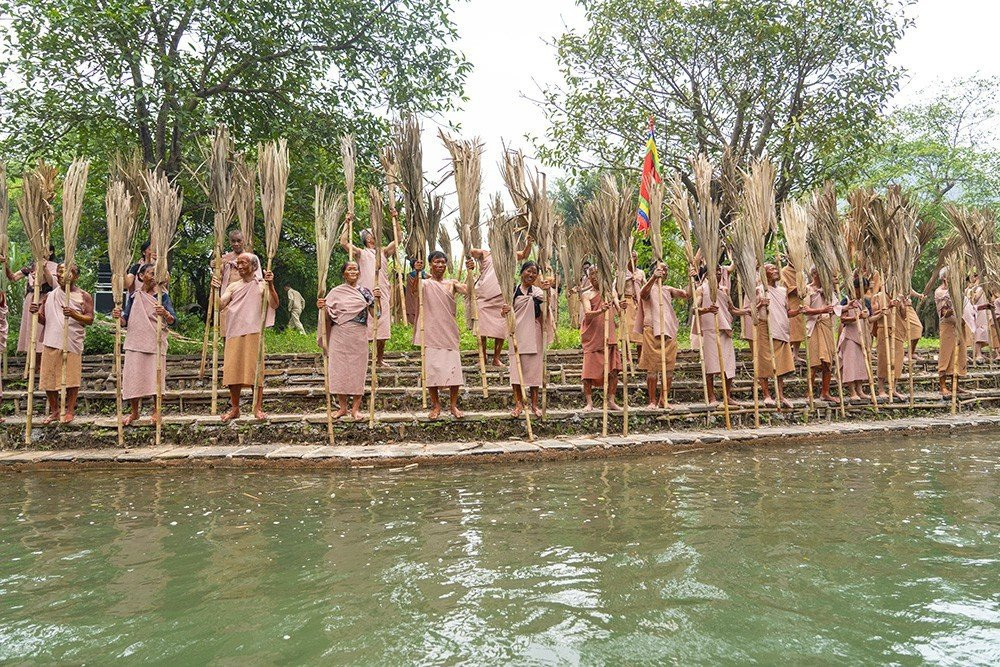 Những tiết mục văn nghệ truyền thống tại lễ hội. Những tiết mục văn nghệ truyền thống tại lễ hội.