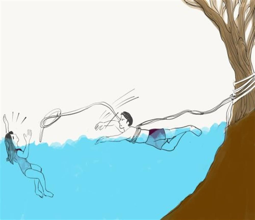 Cứu người đuối nước bằng dây.