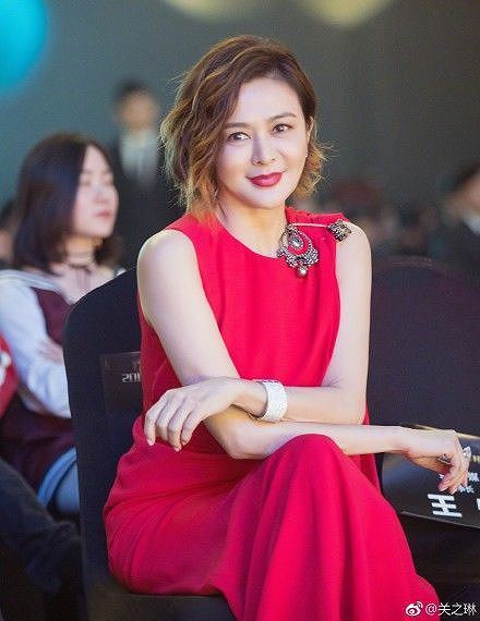 Showbiz 12/1: Tiết lộ cát-xê ‘khủng’ của ca sĩ Ngọc Sơn ảnh 4